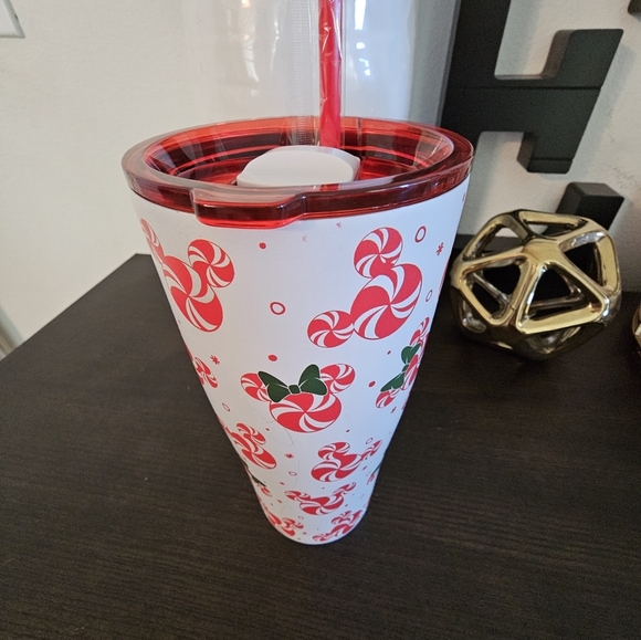 Disney Christmas theme tumbler. - Picture 3 of 5